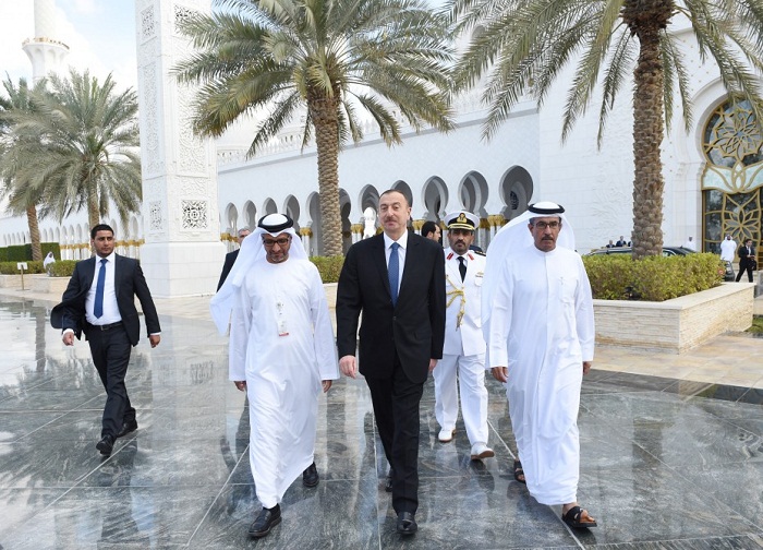 İlham Əliyev Abu-Dabidə məsciddə - FOTOLAR